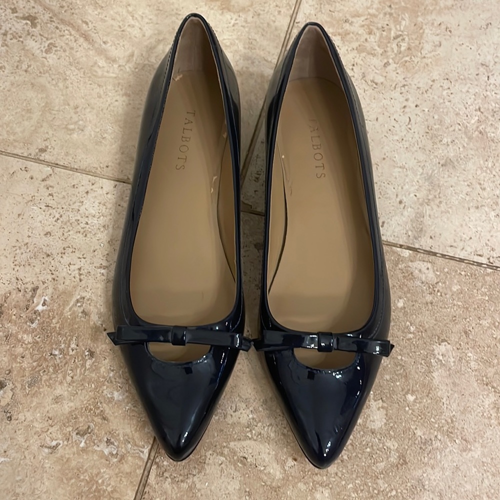 8.5 Talbots navy patten kitten heels